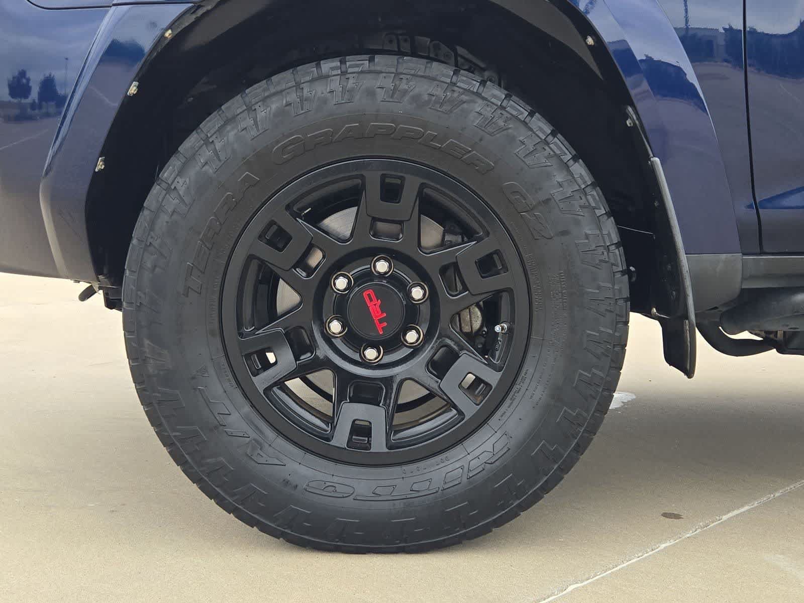 Used 2018 Toyota 4Runner TRD Off-Road Premium AWD/4WD image 13