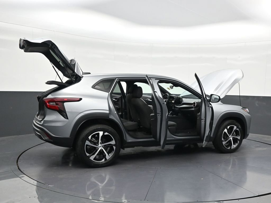 Used 2024 Chevrolet Trax RS FWD image 36