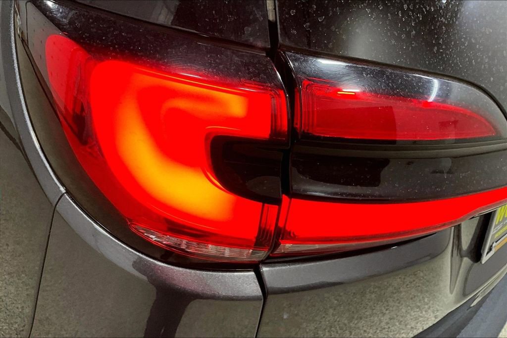 Used 2023 Chrysler Pacifica Touring-L image 24