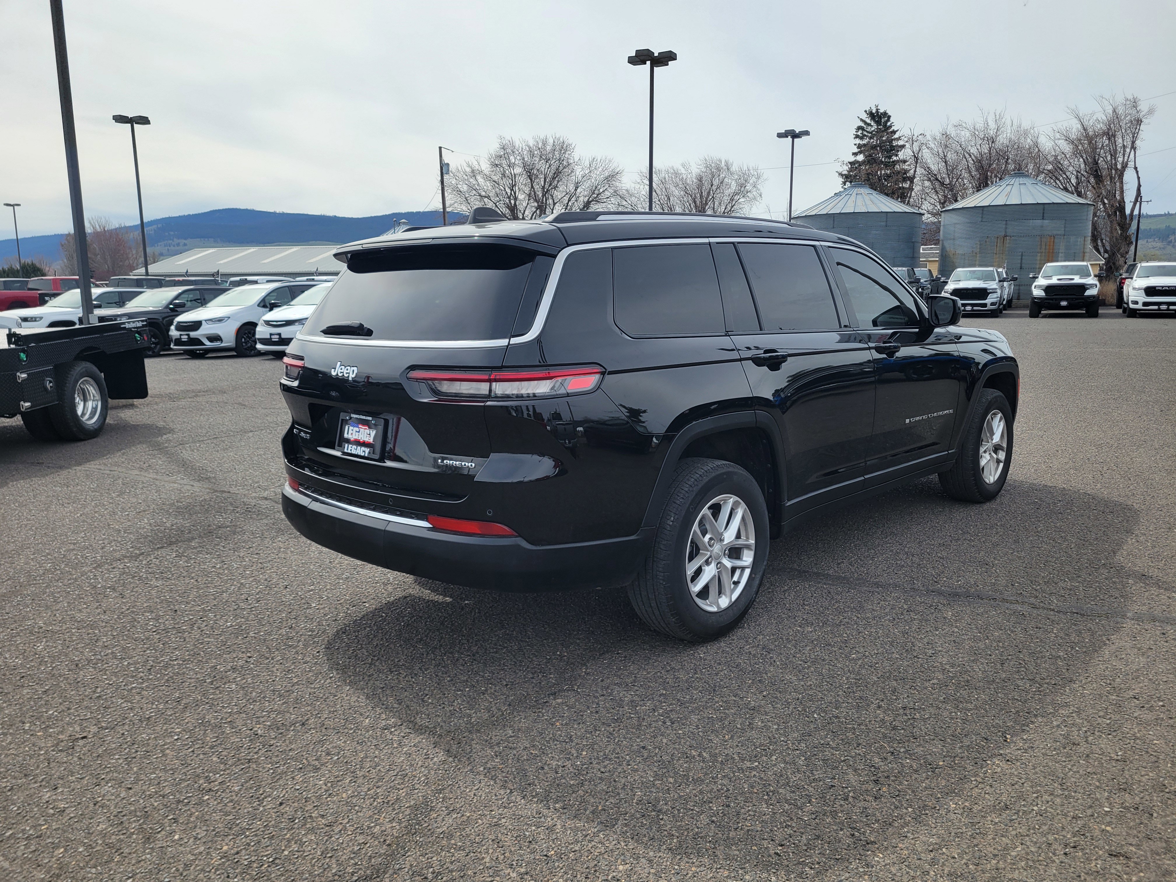 Used 2022 Jeep Grand Cherokee L Laredo w/ Luxury Tech Group I image 3
