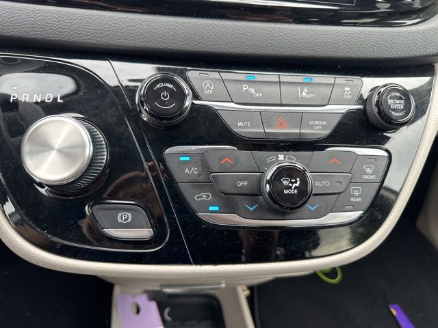 Used 2023 Chrysler Pacifica Touring-L FWD image 20