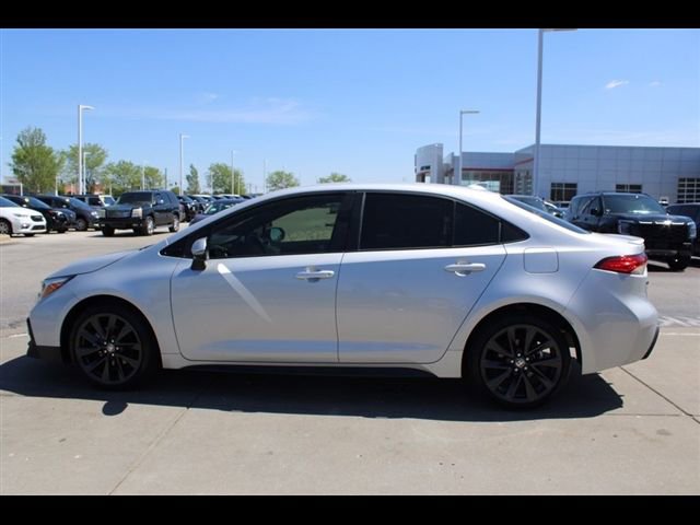 Used 2023 Toyota Corolla SE FWD image 4