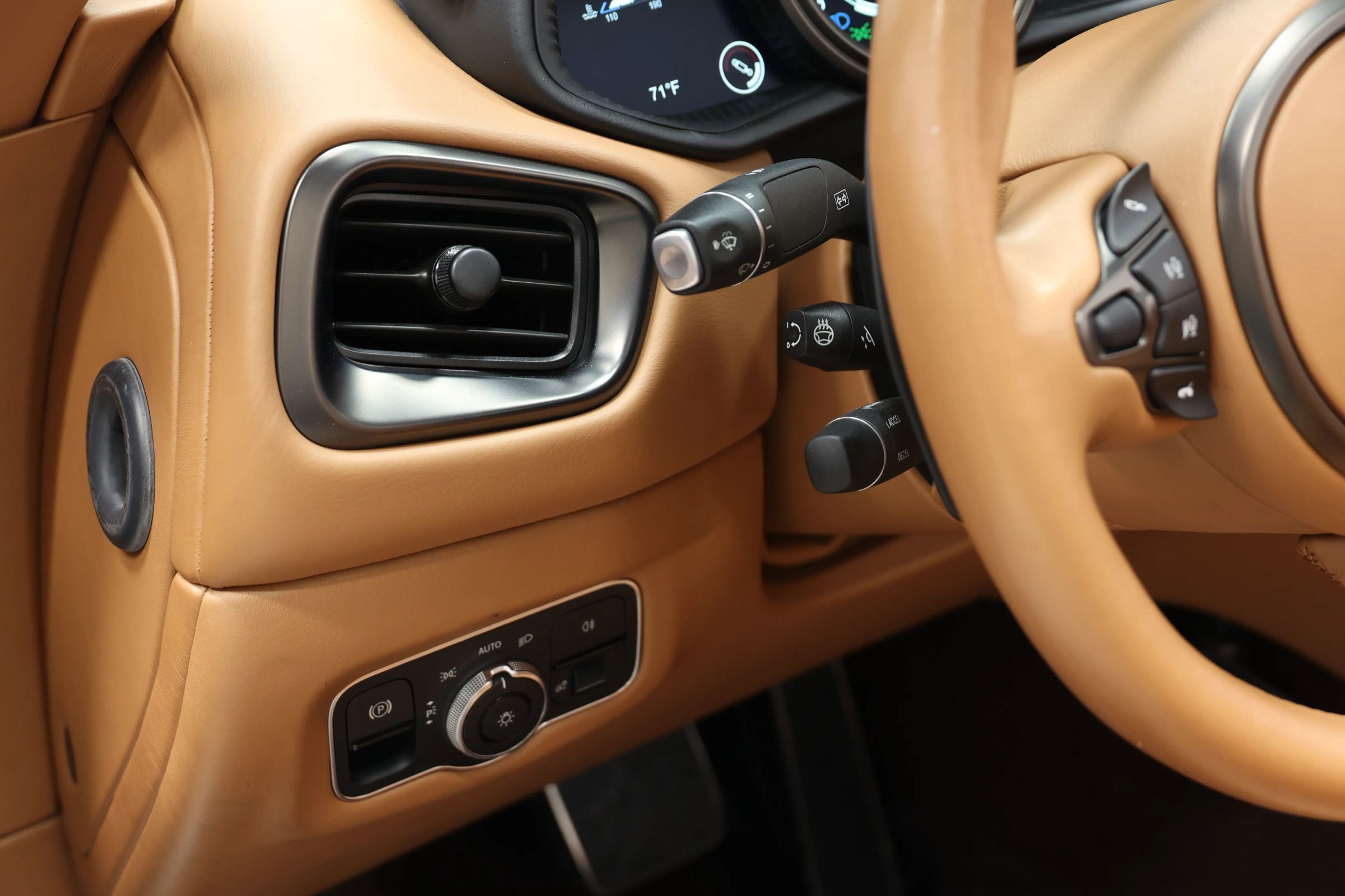 Used 2020 Aston Martin DB11 Volante image 23