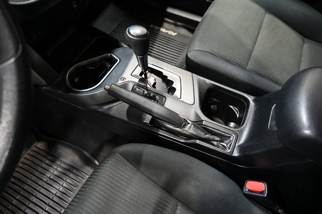 Used 2018 Toyota RAV4 LE image 16