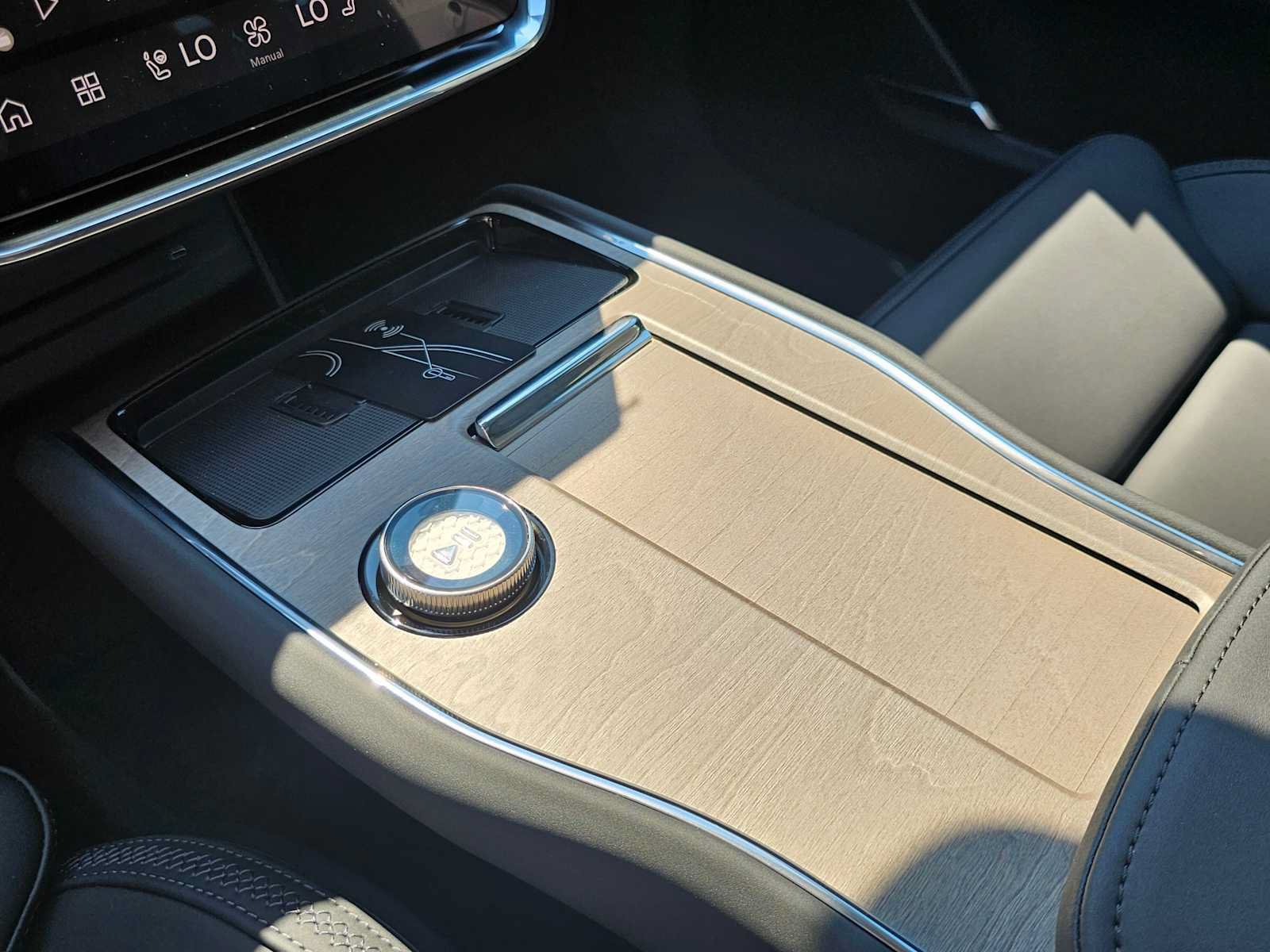 New 2025 Volvo EX90 Plus AWD/4WD image 25
