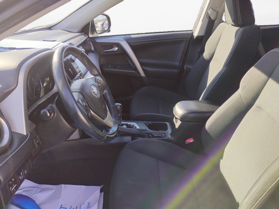 Used 2018 Toyota RAV4 XLE image 11
