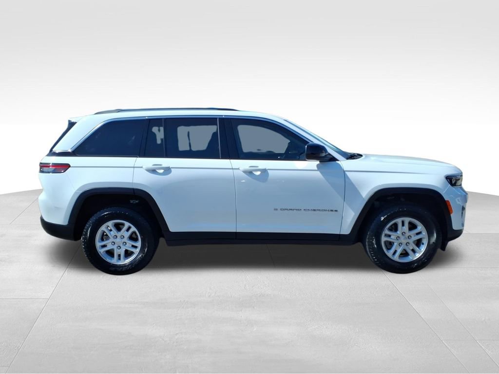 Used 2023 Jeep Grand Cherokee Laredo image 27