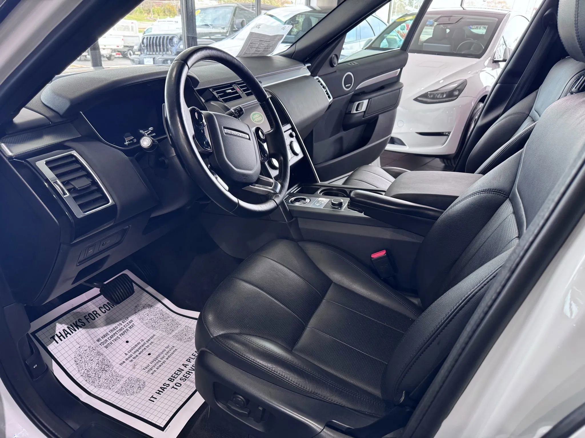 Used 2020 Land Rover Discovery Landmark AWD/4WD image 9
