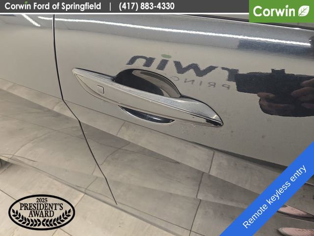 Used 2021 Hyundai Elantra Blue image 8