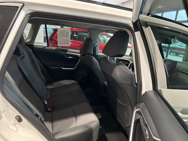 Used 2019 Toyota RAV4 XLE AWD/4WD image 18