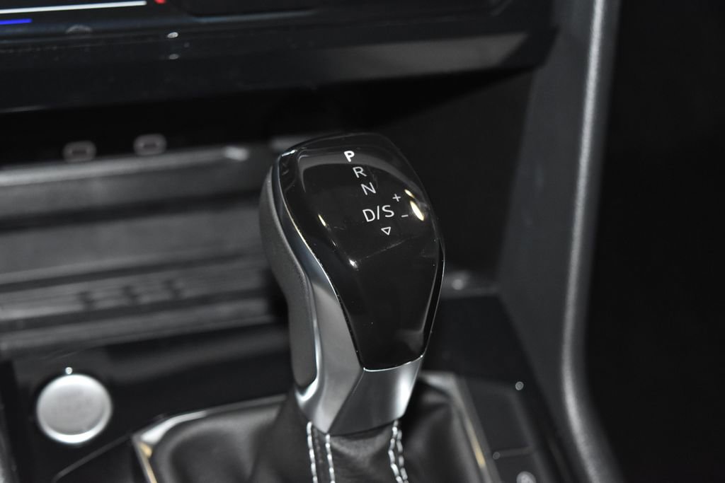 Certified 2025 Volkswagen Taos SE w/ Panoramic Sunroof Package image 13