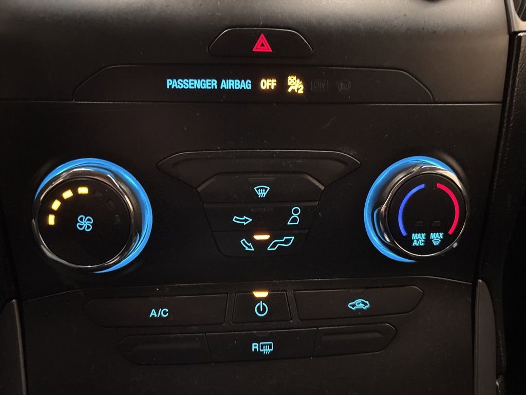 Used 2019 Ford Edge SE image 19