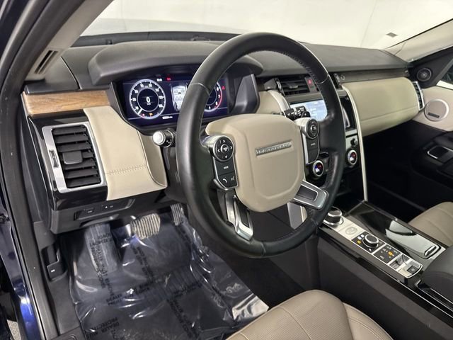 Used 2018 Land Rover Discovery HSE image 24