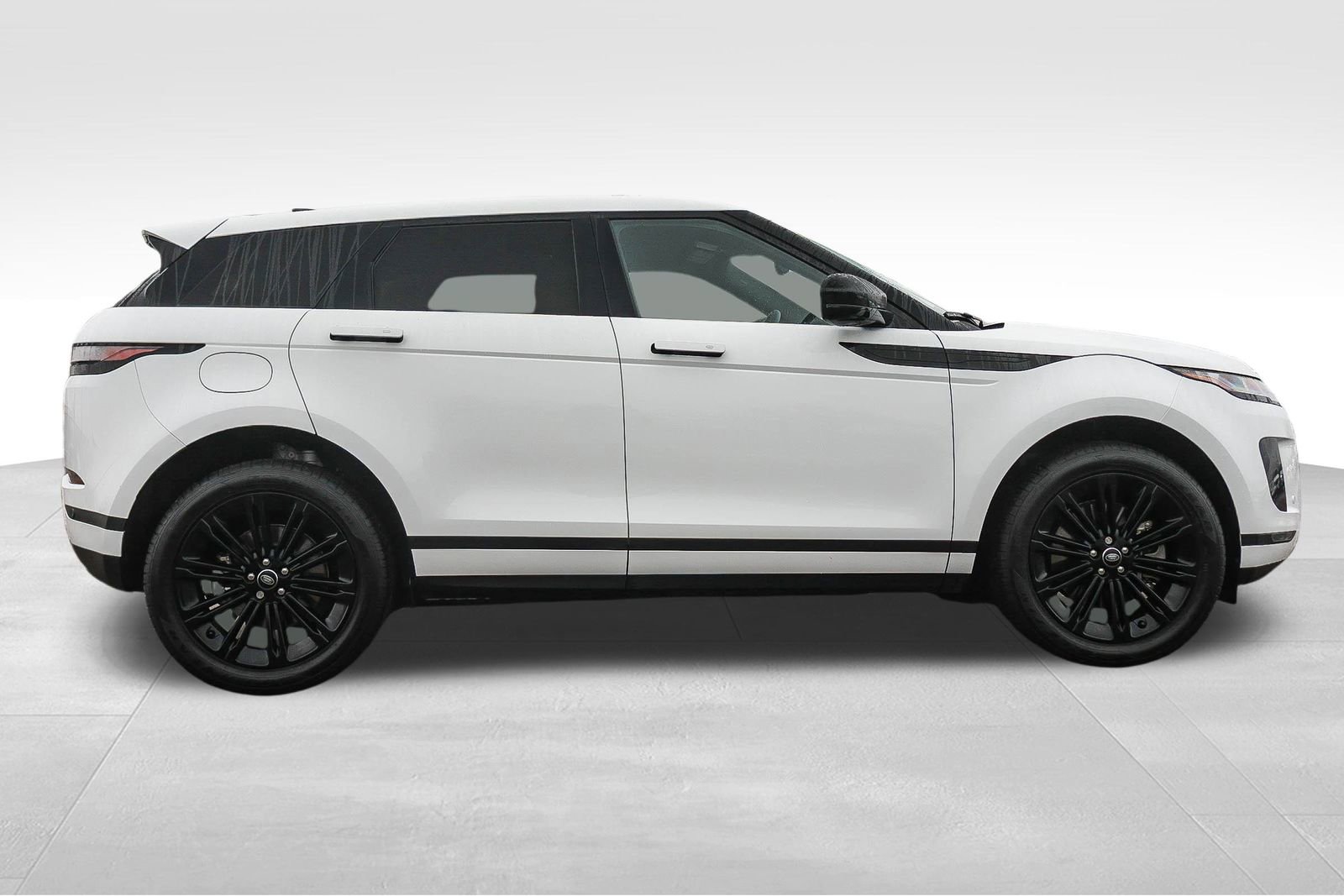 Used 2025 Land Rover Range Rover Evoque S image 4