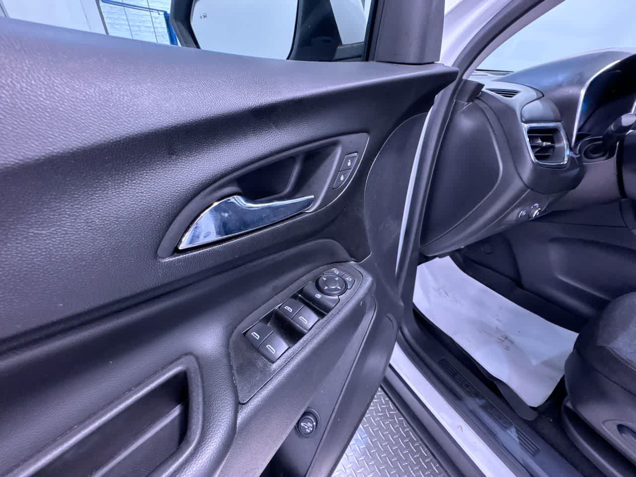 Used 2023 Chevrolet Equinox LT FWD image 12