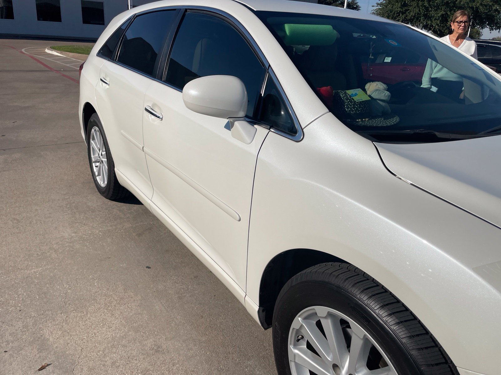 Used 2011 Toyota Venza w/ Leather Pkg FWD image 3