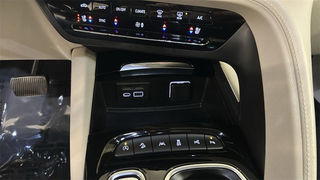 Used 2023 Buick Envision Avenir image 26