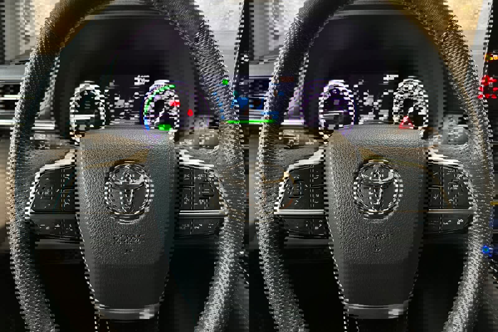 Used 2022 Toyota Sienna Limited image 26