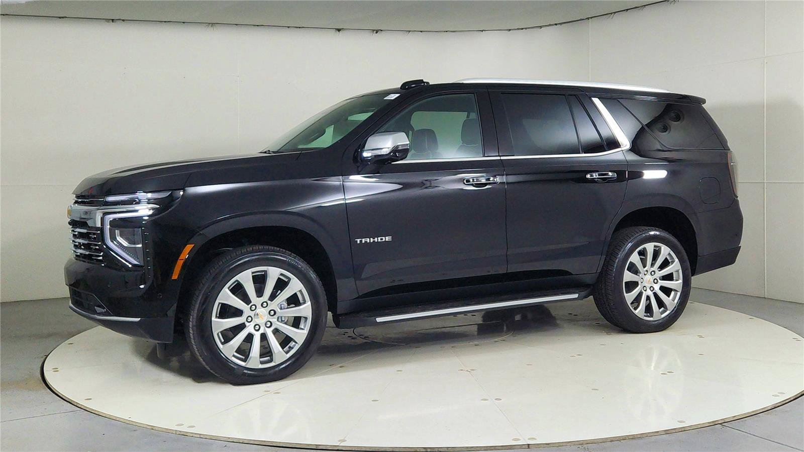 New 2026 Chevrolet Tahoe Premier w/ Sun And Tow Package AWD/4WD image 3