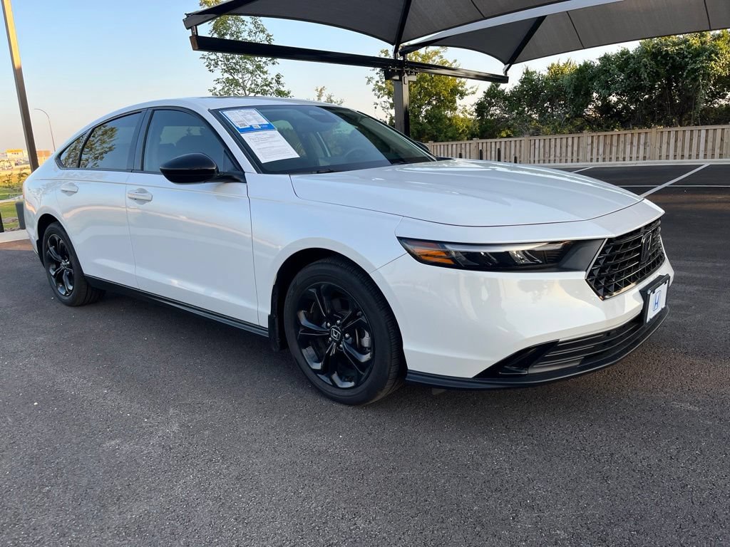 Certified 2025 Honda Accord SE image 3