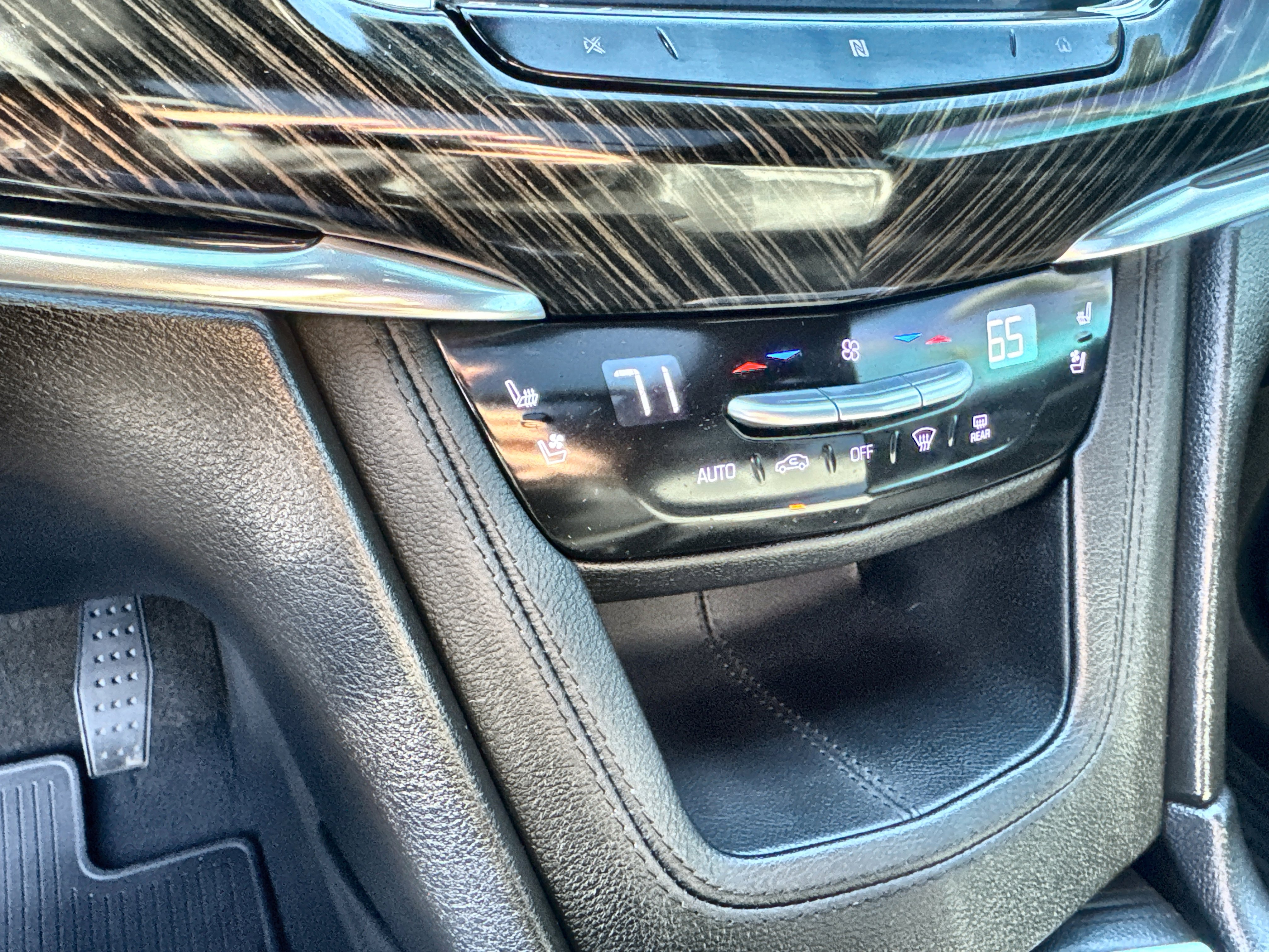 Used 2021 Cadillac XT6 Premium Luxury image 18