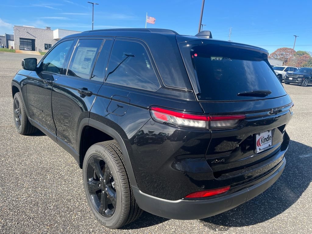 New 2025 Jeep Grand Cherokee Laredo image 7