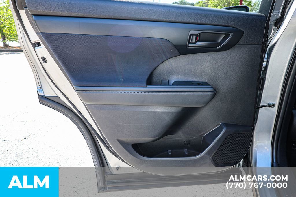 Used 2025 Toyota Highlander LE image 53