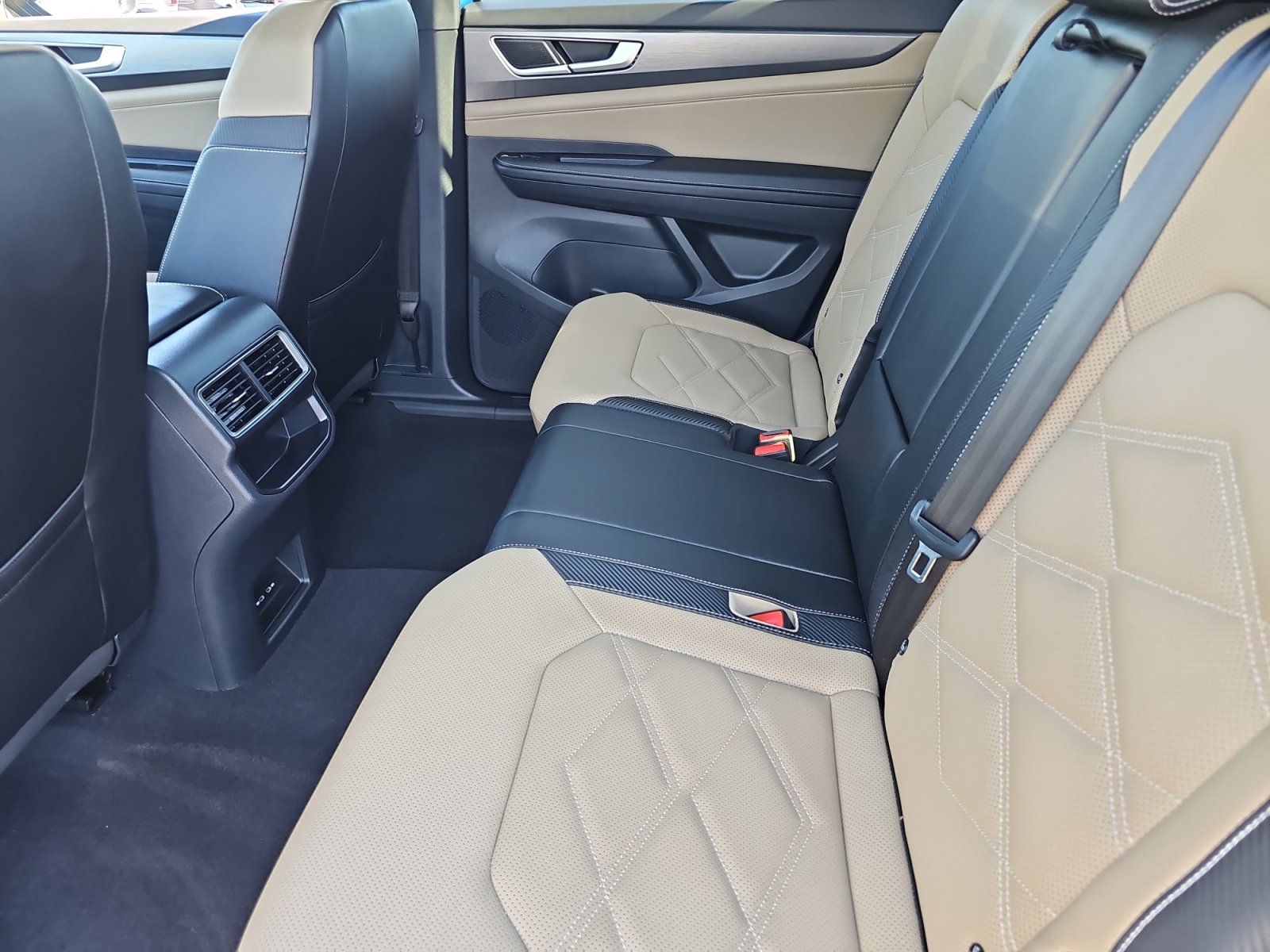 Certified 2025 Volkswagen Atlas Cross Sport SE image 17