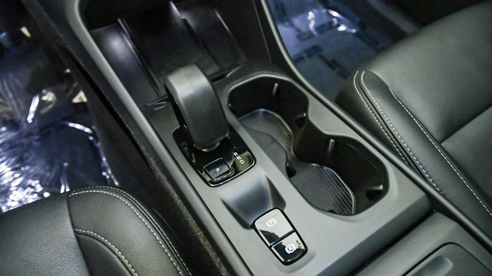 Certified 2025 Volvo XC40 B5 Core AWD/4WD image 20