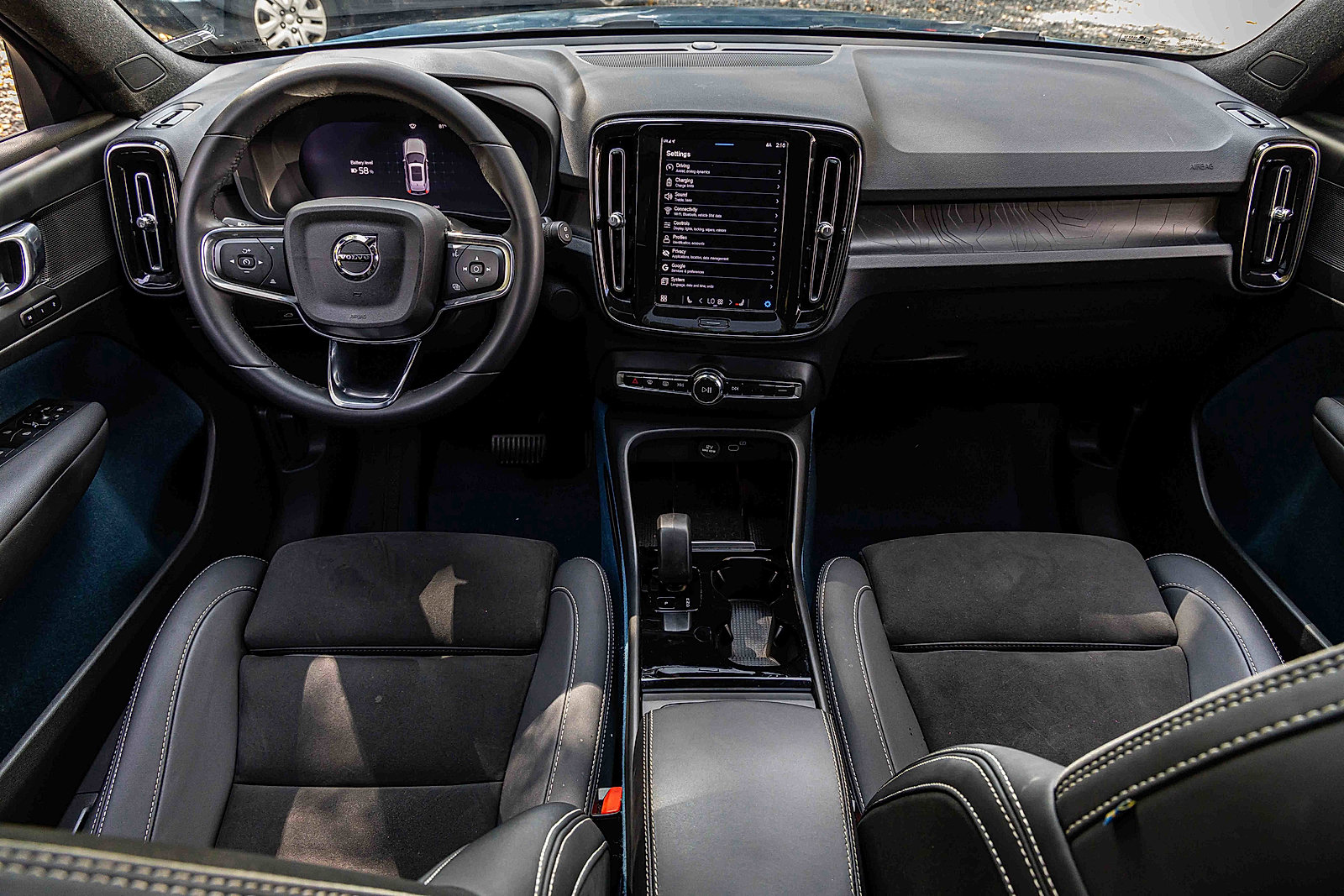 Used 2023 Volvo XC40 Recharge Plus w/ Protection Package Premier image 19