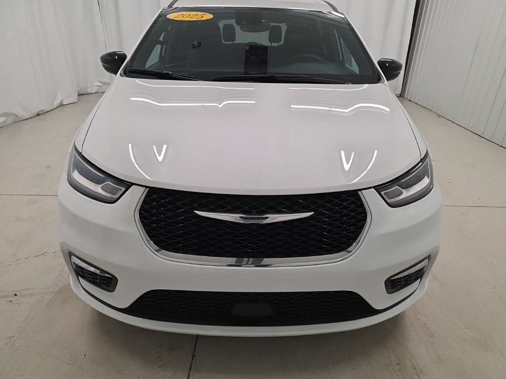 Used 2025 Chrysler Pacifica Select FWD image 8
