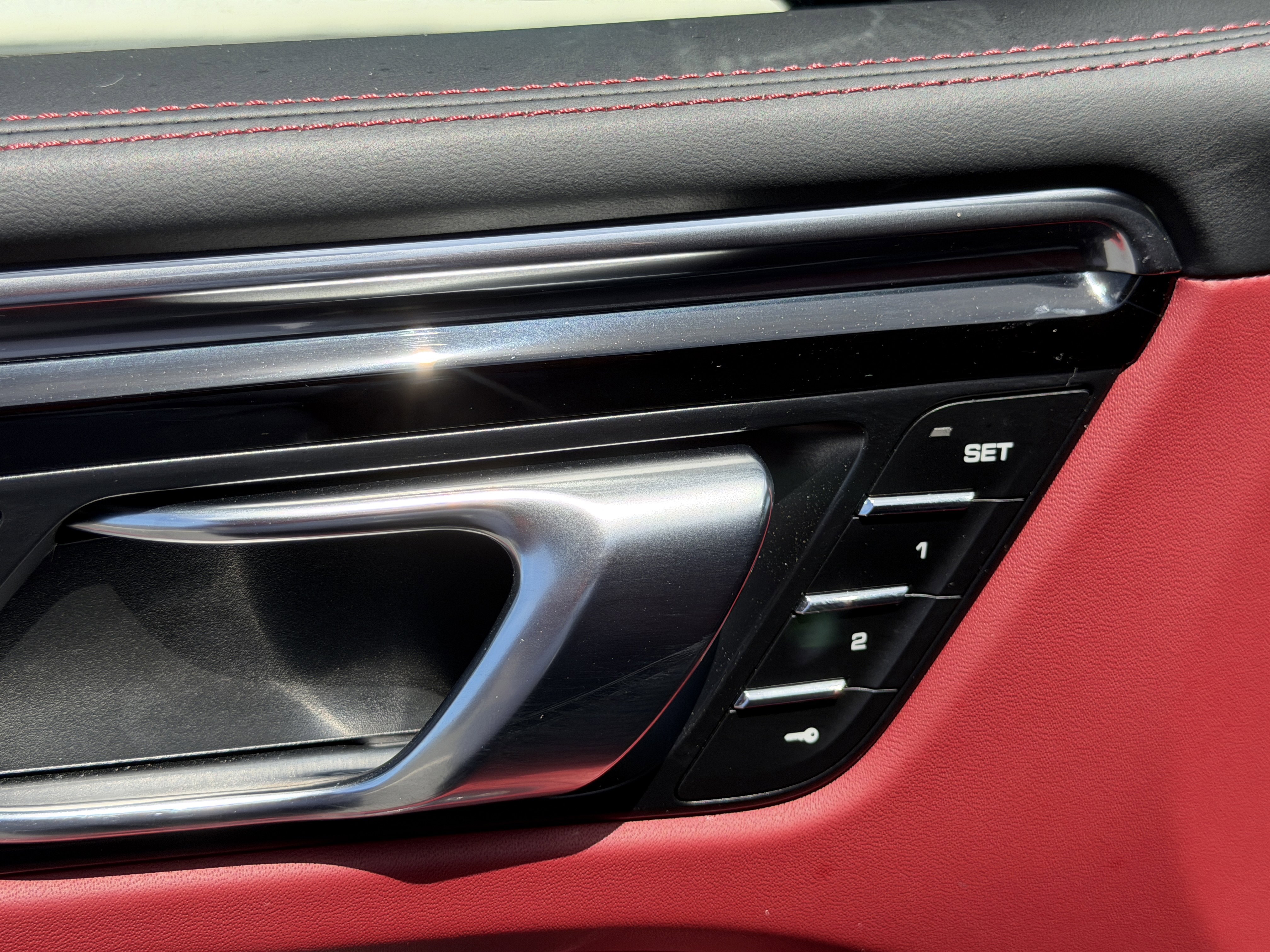 Certified 2025 Porsche Macan image 24