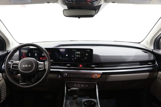 Used 2025 Kia Carnival image 14