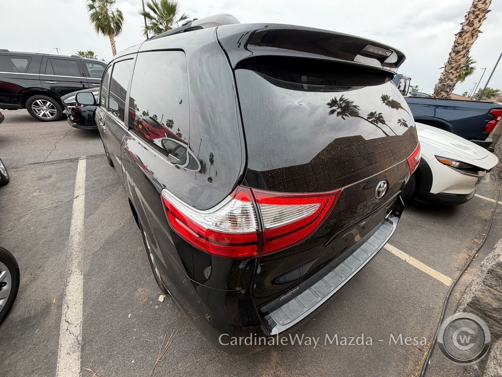 Used 2017 Toyota Sienna XLE Premium image 4