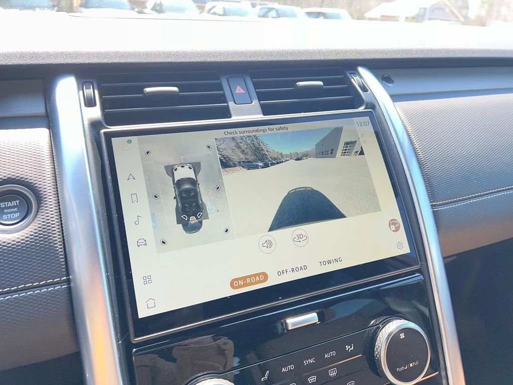 New 2026 Land Rover Discovery Dynamic SE image 17