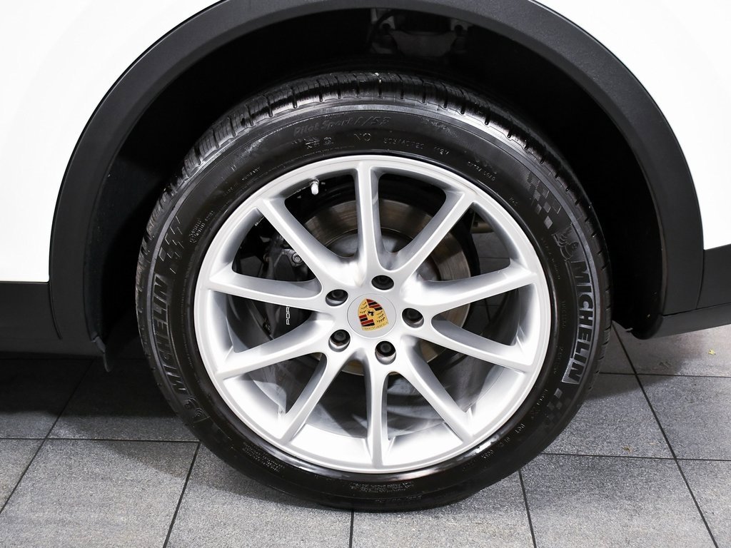 Used 2022 Porsche Cayenne Coupe image 8