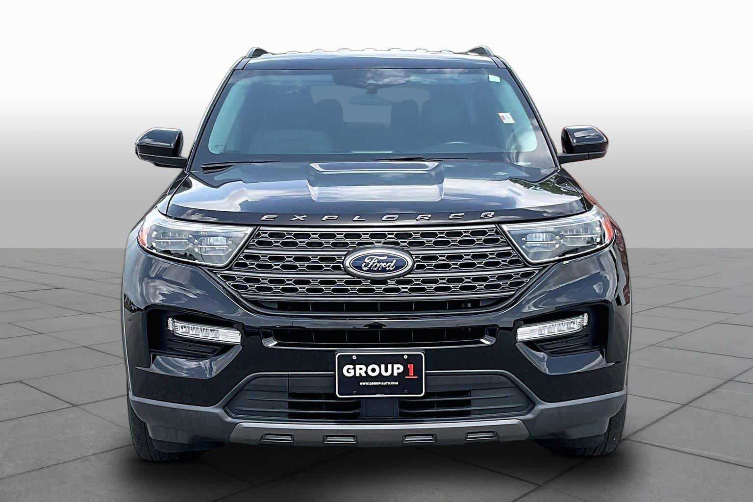 Used 2023 Ford Explorer XLT w/ Equipment Group 202A RWD image 4