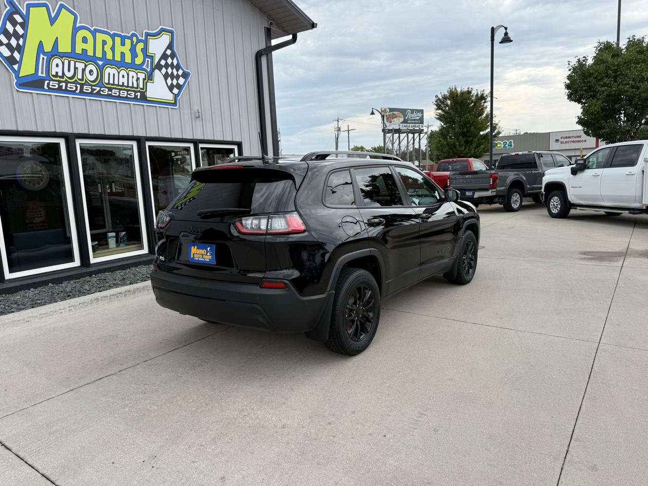 Used 2023 Jeep Cherokee Altitude Lux AWD/4WD image 6