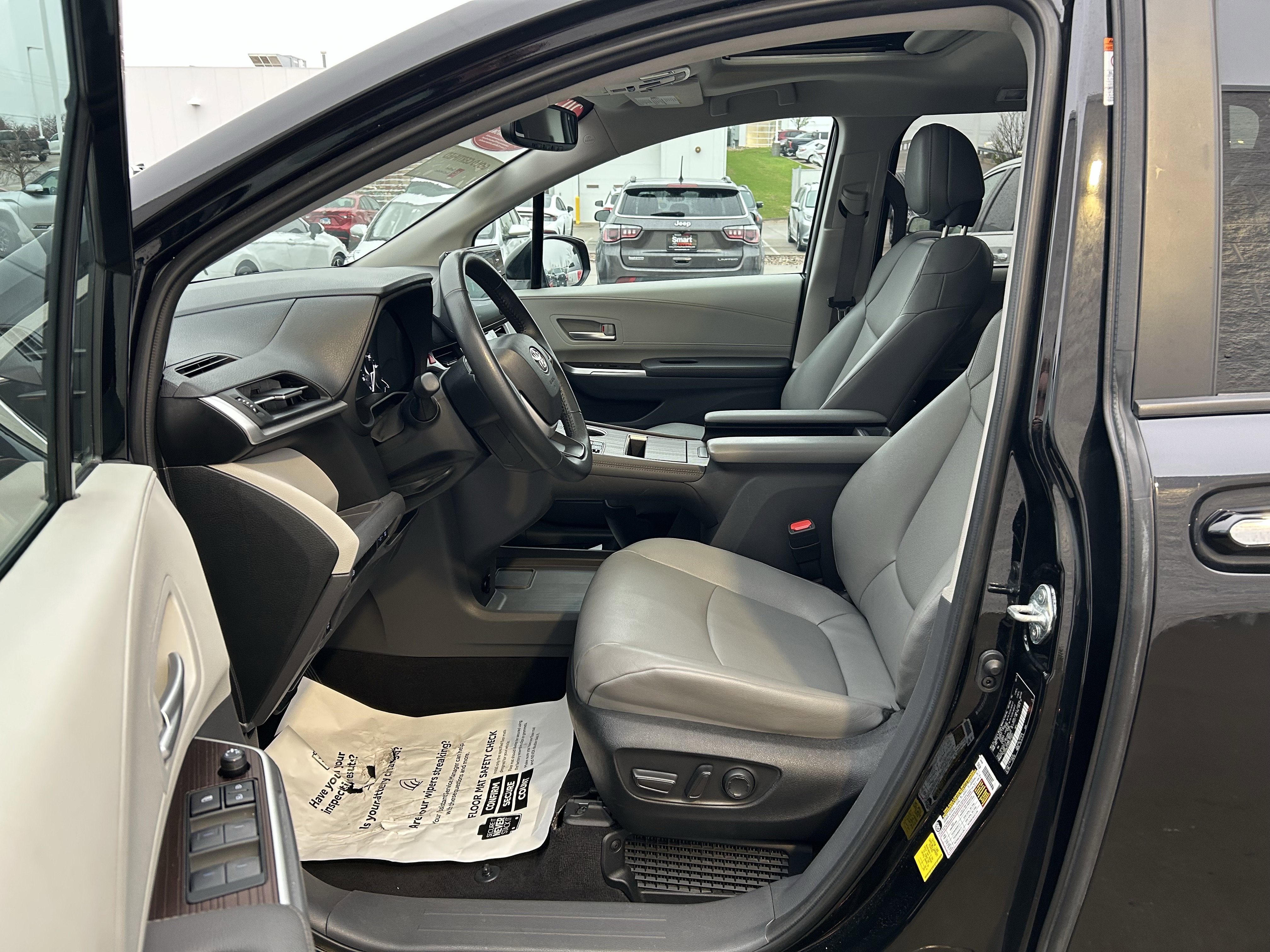 Certified 2024 Toyota Sienna XLE FWD image 13