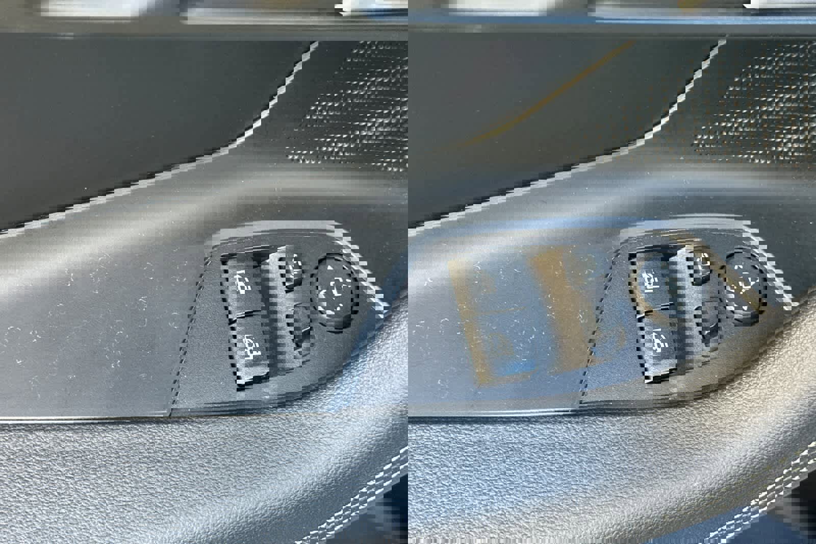 Used 2025 BMW 230i 230i w/ Convenience Package image 13