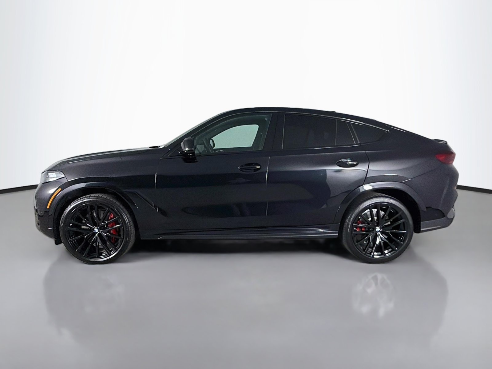 Used 2027 BMW X6 M60i AWD/4WD image 4