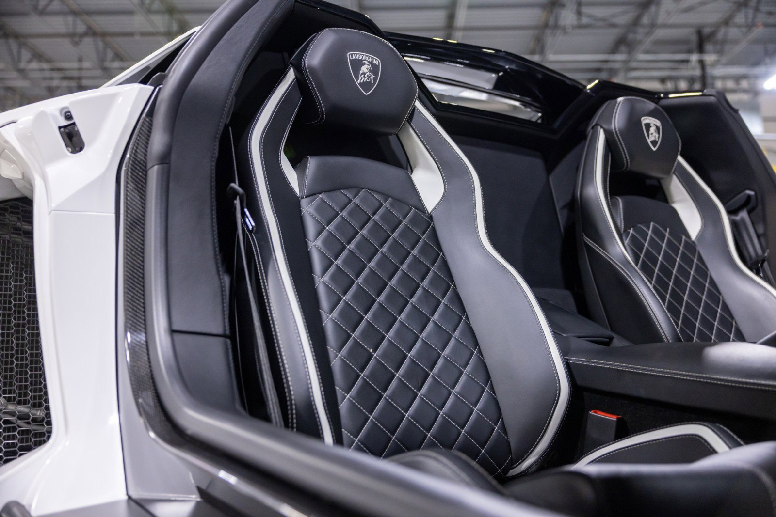 Used 2019 Lamborghini Aventador S image 36