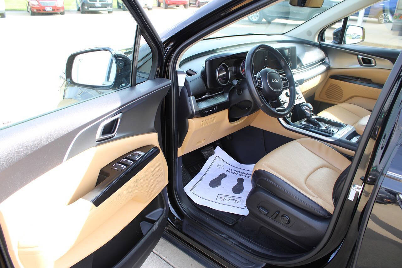 Used 2023 Kia Carnival LX image 13