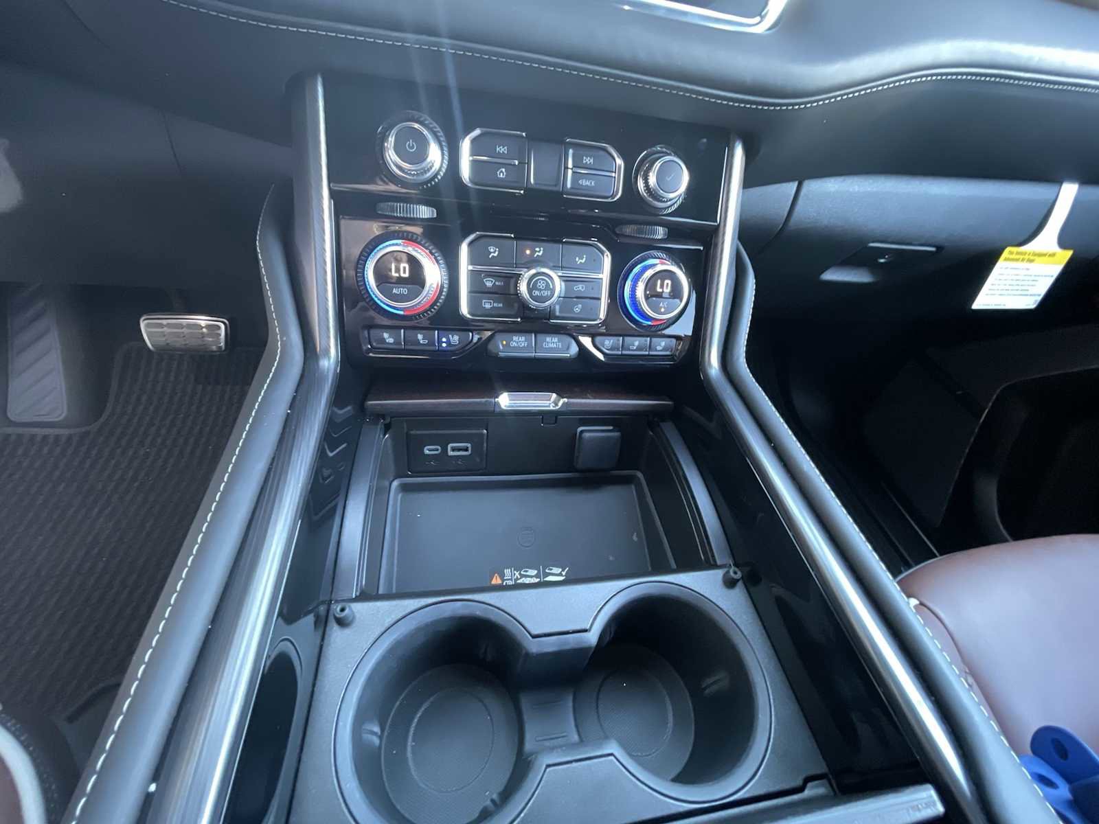 Used 2024 GMC Yukon Denali Ultimate image 36