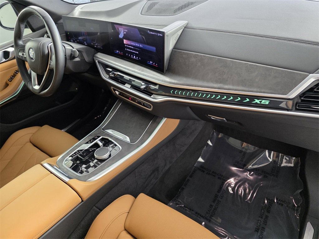 Used 2025 BMW X5 xDrive50e w/ Parking Assistance Package image 32