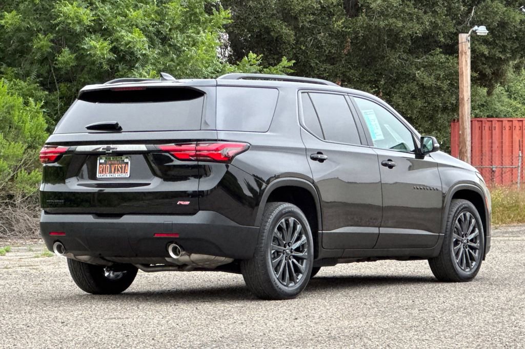 Used 2023 Chevrolet Traverse RS w/ LPO, Cargo Package FWD image 4