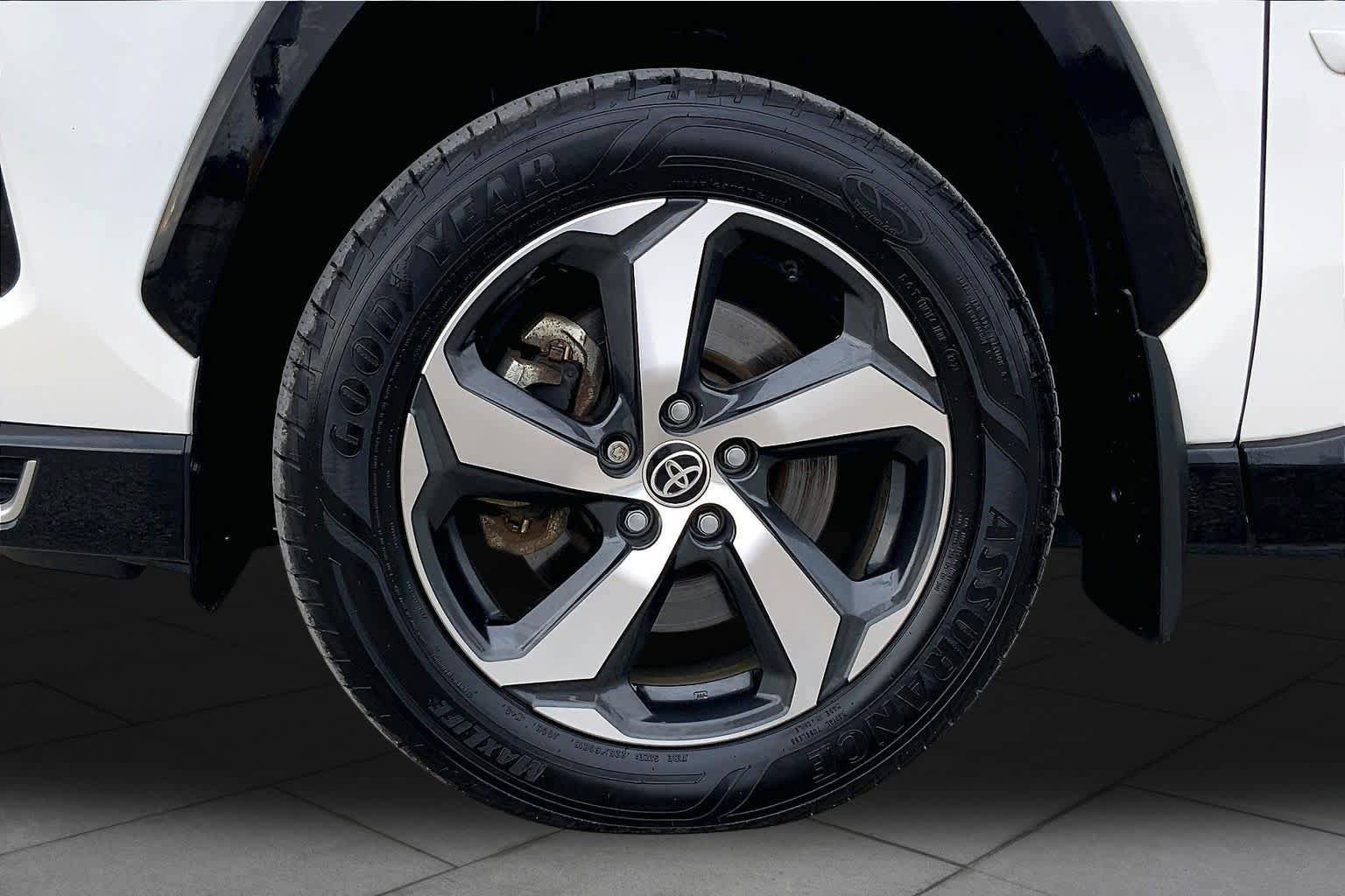 Used 2021 Toyota RAV4 SE w/ Weather & Moonroof Package AWD/4WD image 11