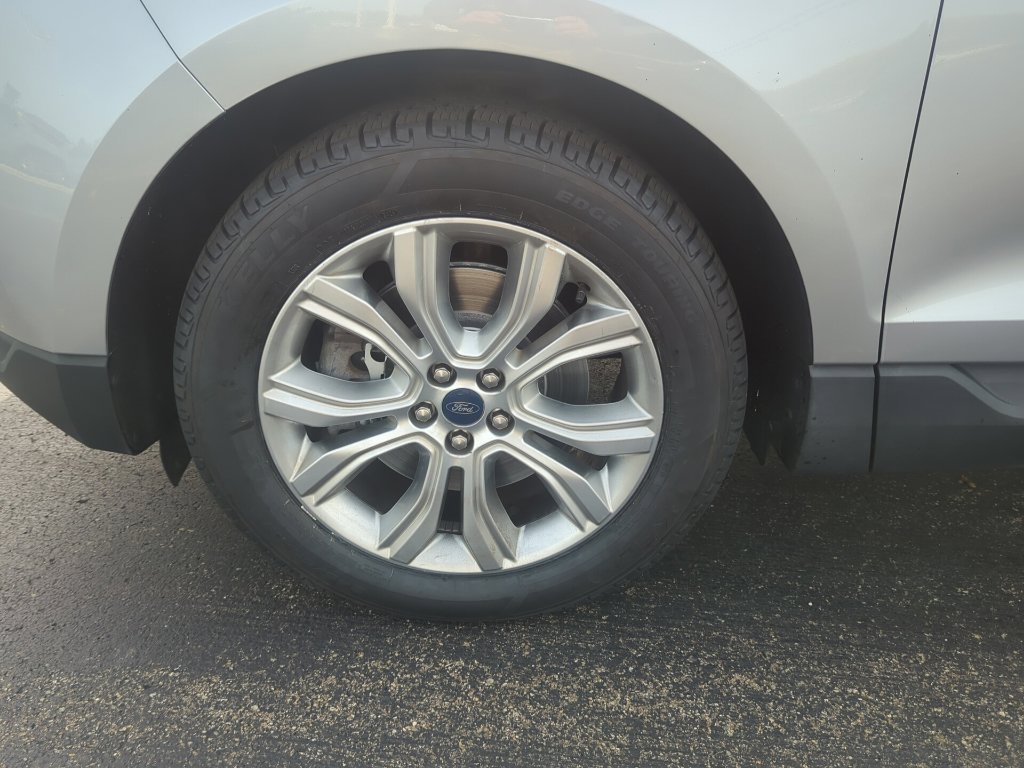 Used 2020 Ford Edge Titanium AWD/4WD image 14
