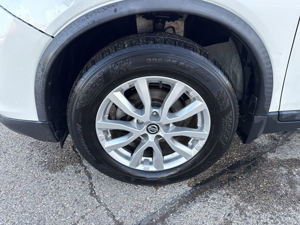 Used 2018 Nissan Rogue SV image 12