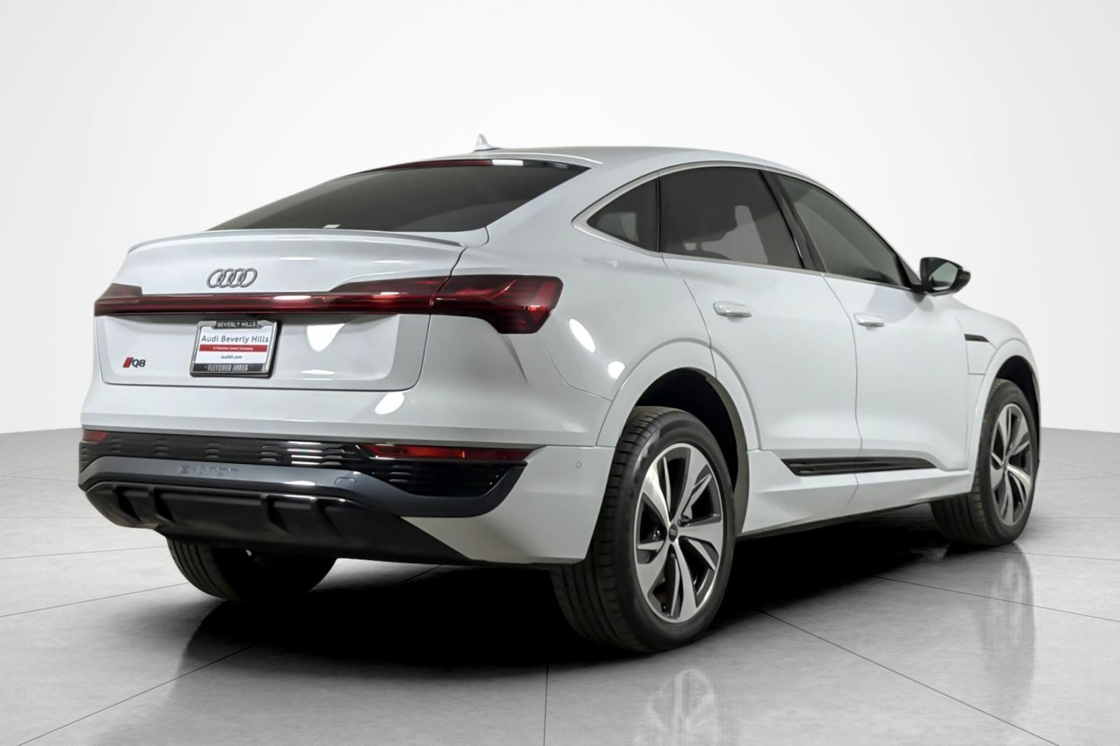 Used 2024 Audi Q8 e-tron Premium Plus w/ Premium Plus Package AWD/4WD image 5